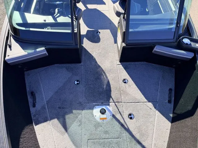 Slide: The Image of Alumacraft Competitor 185X Sport 2025 - 18