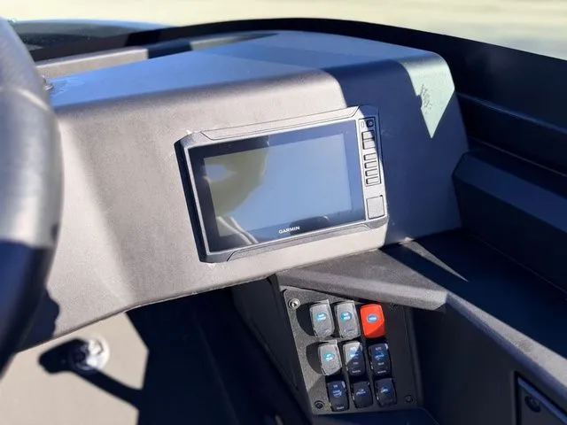 Slide: The Image of Alumacraft Competitor 185X Sport 2025 - 20