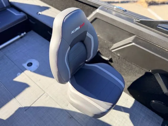 Slide: The Image of Alumacraft Competitor 185X Sport 2025 - 25