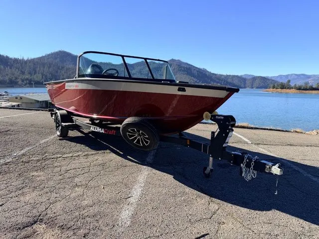 Slide: The Image of Alumacraft Competitor 185X Sport 2025 - 8