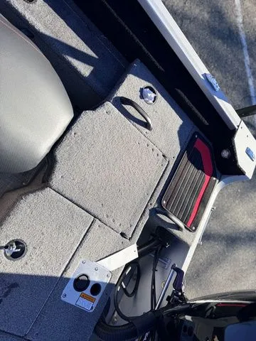 Slide: The Image of Alumacraft Competitor 175X Sport 2024 - 13