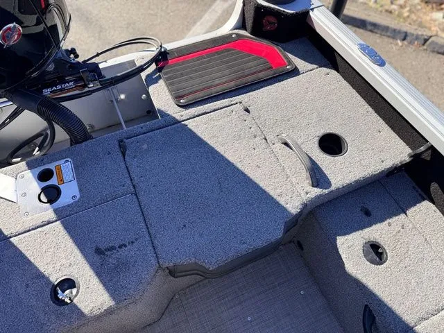 Slide: The Image of Alumacraft Competitor 175X Sport 2024 - 15