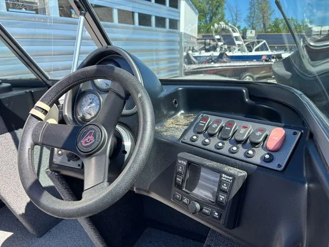 Slide: The Image of Alumacraft Classic 165 Sport 2024 - 7