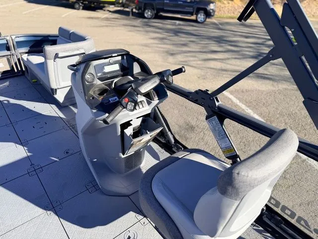 Slide: The Image of Sea-Doo Switch Cruise 21 2024 - 11