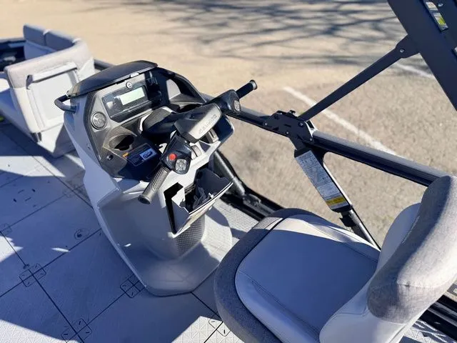 Slide: The Image of Sea-Doo Switch Cruise 21 2024 - 15