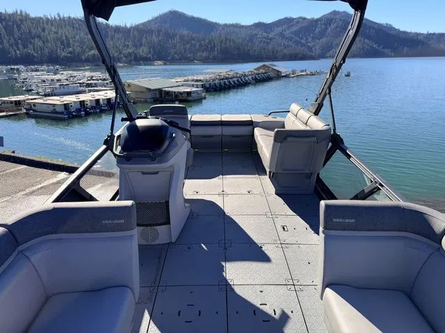 Slide: The Image of Sea-Doo Switch Cruise 21 2024 - 7