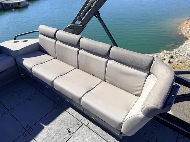 Slide: The Image of Sea-Doo Switch Sport 21 2024 - 12