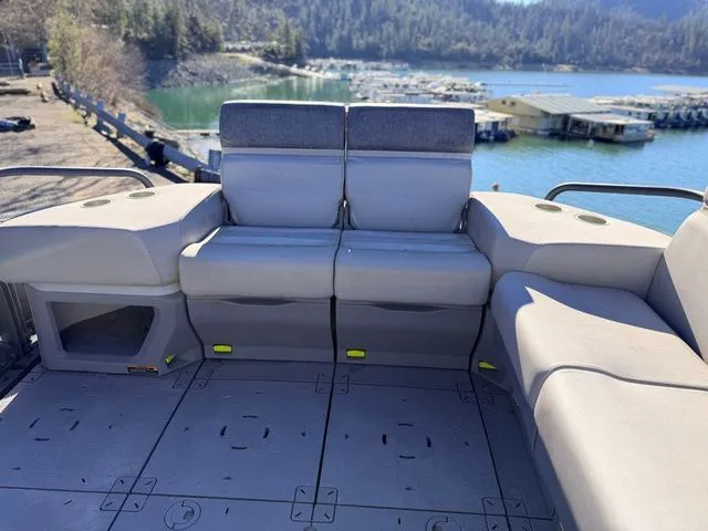 Slide: The Image of Sea-Doo Switch Sport 21 2024 - 13