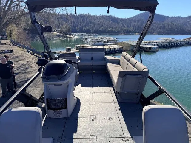 Slide: The Image of Sea-Doo Switch Sport 21 2024 - 9