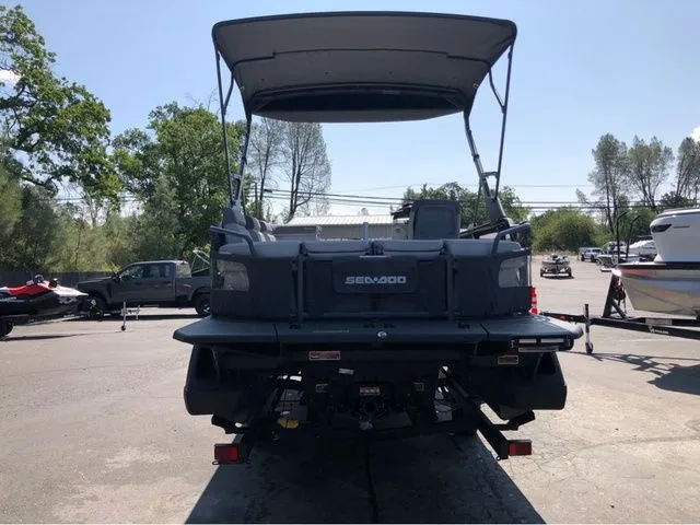 Slide: The Image of Sea-Doo Switch Cruise 21 2024 - 3