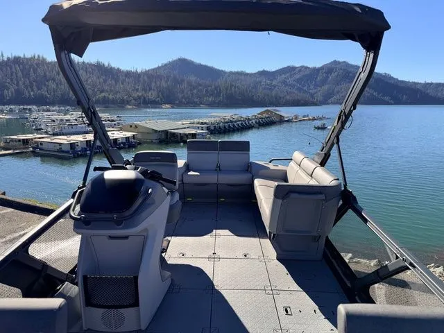 Slide: The Image of Sea-Doo Switch Cruise 21 2024 - 12