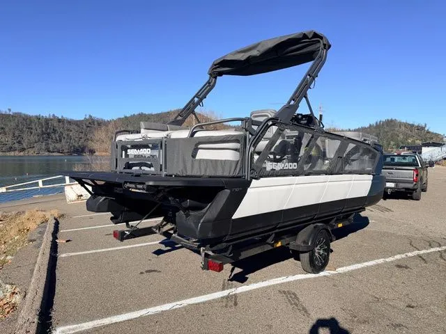 Slide: The Image of Sea-Doo Switch Cruise 21 2024 - 3