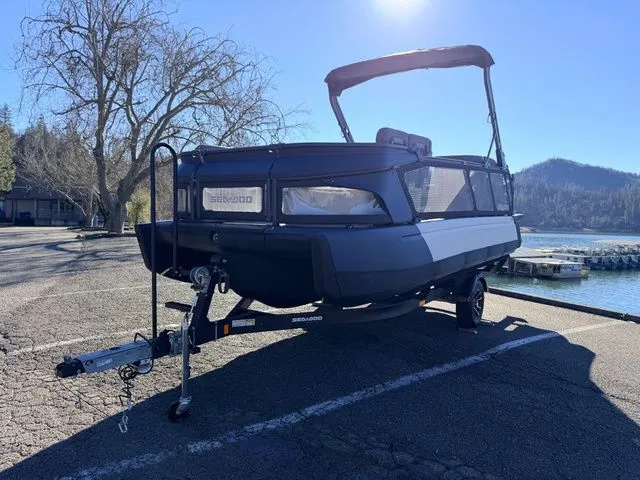 Slide: The Image of Sea-Doo Switch Cruise 21 2024 - 5