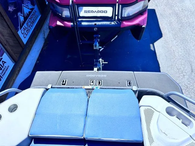 Slide: The Image of Sea-Doo Switch Cruise Limited 21 - 230 hp 2025 - 13