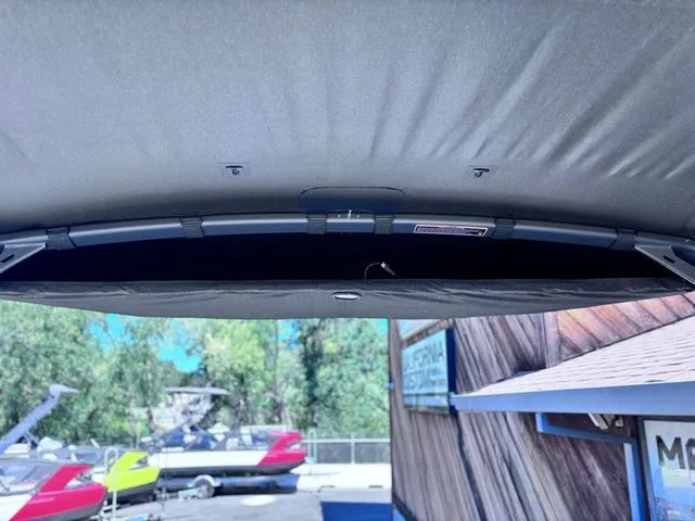 Slide: The Image of Sea-Doo Switch Cruise Limited 21 - 230 hp 2025 - 15