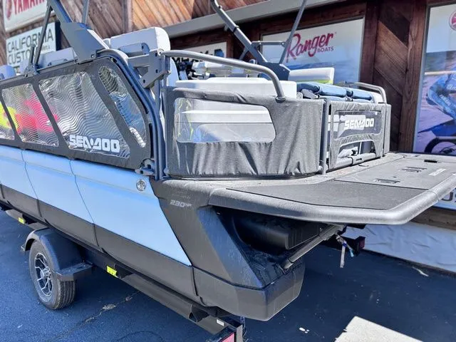 Slide: The Image of Sea-Doo Switch Cruise Limited 21 - 230 hp 2025 - 3