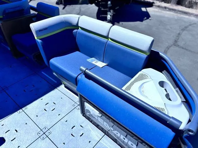 Slide: The Image of Sea-Doo Switch Cruise Limited 21 - 230 hp 2025 - 5