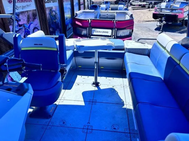 Slide: The Image of Sea-Doo Switch Cruise Limited 21 - 230 hp 2025 - 6