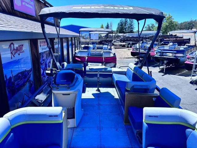 Slide: The Image of Sea-Doo Switch Cruise Limited 21 - 230 hp 2025 - 8