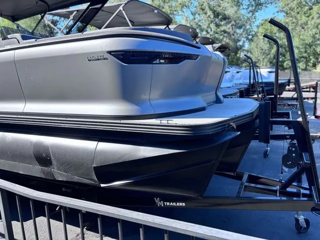 The Image of Manitou 22 Explore Switchback MAX 2025 - 1