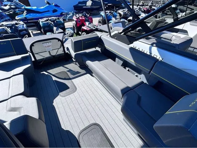 Slide: The Image of Manitou 22 Explore Switchback MAX 2025 - 13