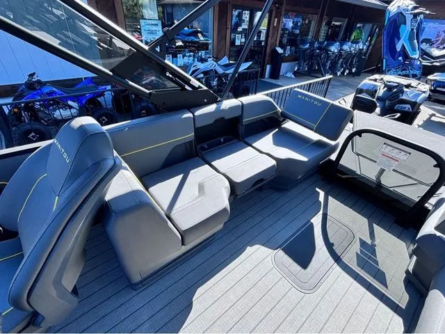 Slide: The Image of Manitou 22 Explore Switchback MAX 2025 - 14