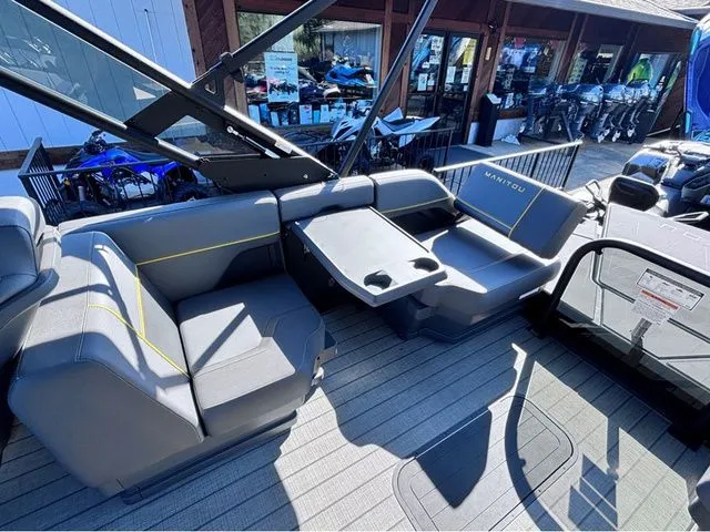 Slide: The Image of Manitou 22 Explore Switchback MAX 2025 - 16