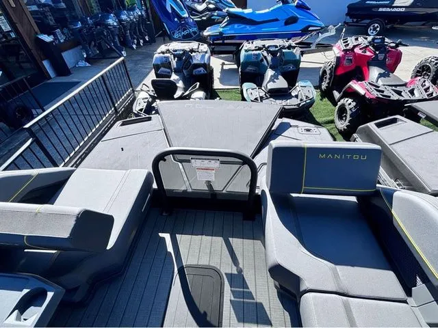 Slide: The Image of Manitou 22 Explore Switchback MAX 2025 - 18