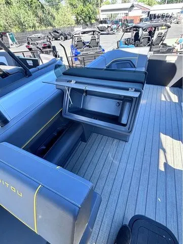 Slide: The Image of Manitou 22 Explore Switchback MAX 2025 - 19