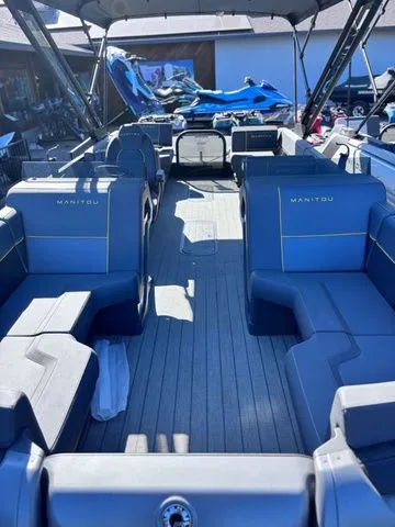 Slide: The Image of Manitou 22 Explore Switchback MAX 2025 - 5