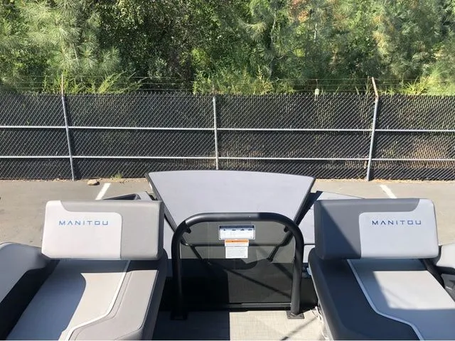 Slide: The Image of Manitou 20 CRUISE BENCH STEALTH 2025 - 11