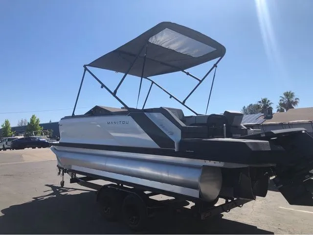 Slide: The Image of Manitou 20 CRUISE BENCH STEALTH 2025 - 3