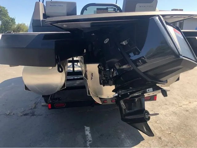 Slide: The Image of Manitou 20 CRUISE BENCH STEALTH 2025 - 5