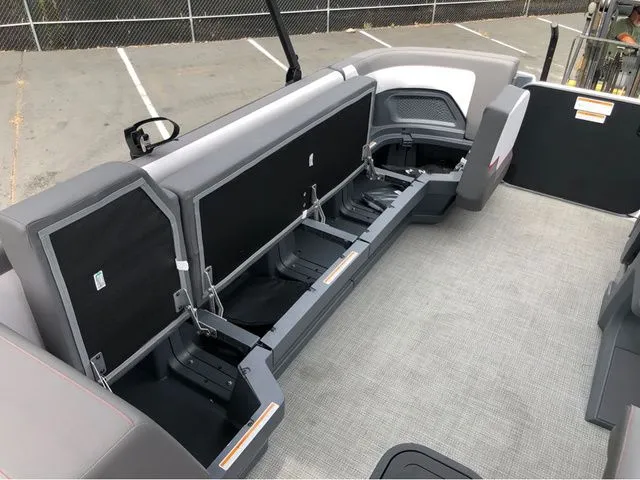 Slide: The Image of Manitou 20 CRUISE BENCH STEALTH 2025 - 10