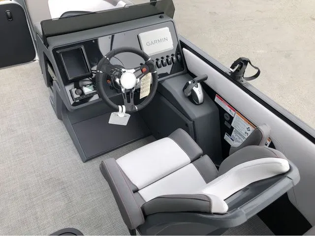 Slide: The Image of Manitou 20 CRUISE BENCH STEALTH 2025 - 11