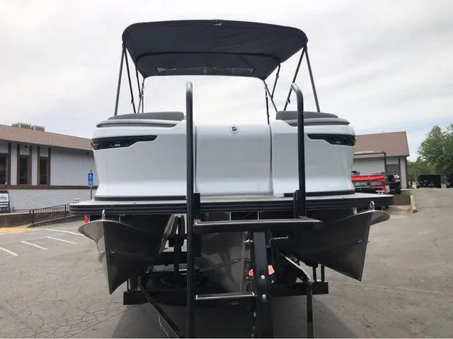 Slide: The Image of Manitou 20 CRUISE BENCH STEALTH 2025 - 3