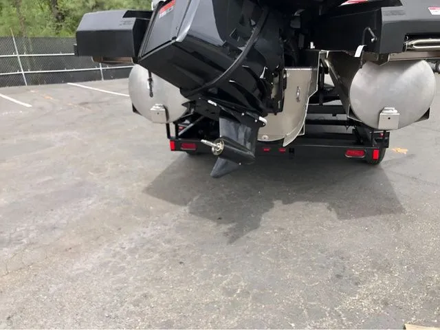 Slide: The Image of Manitou 20 CRUISE BENCH STEALTH 2025 - 5