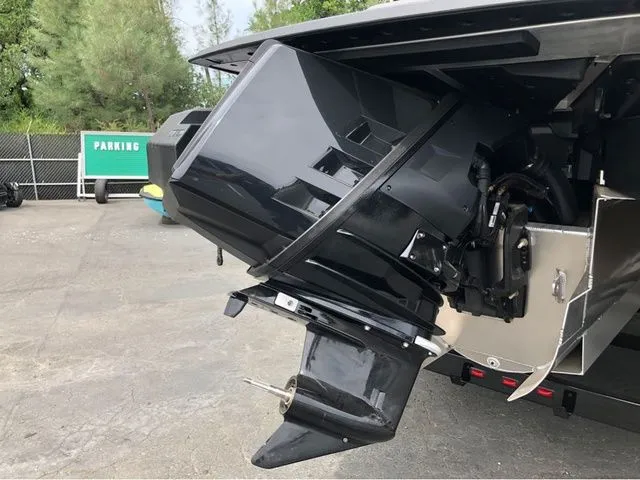 Slide: The Image of Manitou 20 CRUISE BENCH STEALTH 2025 - 6