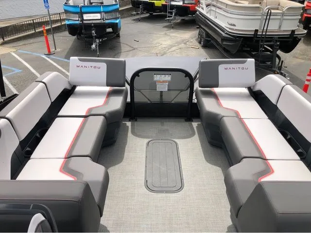 Slide: The Image of Manitou 20 CRUISE BENCH STEALTH 2025 - 8