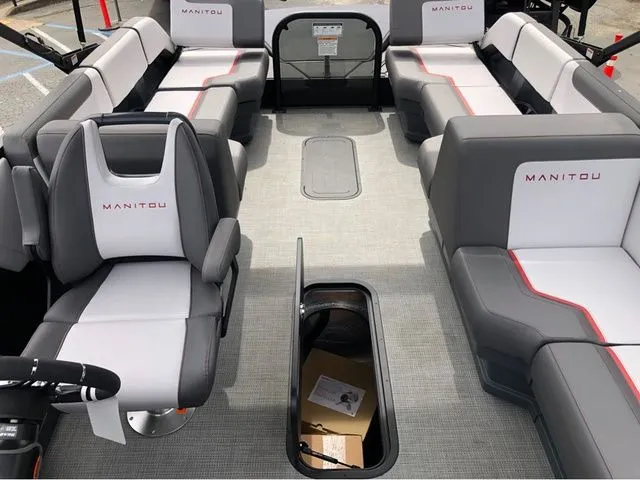 Slide: The Image of Manitou 20 CRUISE BENCH STEALTH 2025 - 9