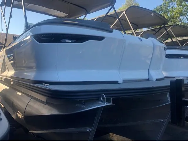 The Image of Manitou 20 CRUISE BENCH STEALTH 2025 - 1