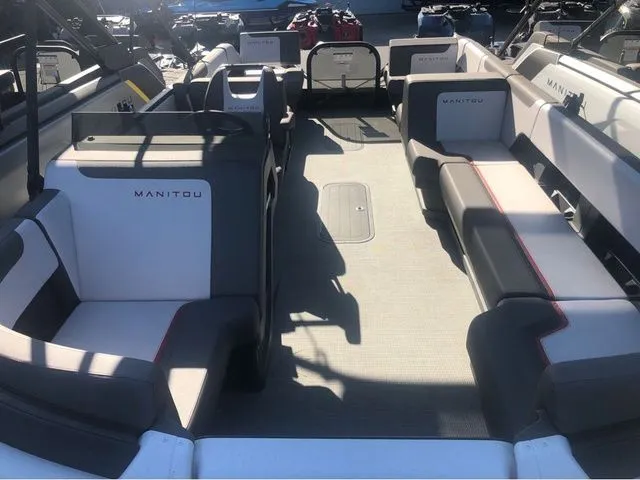 Slide: The Image of Manitou 20 CRUISE BENCH STEALTH 2025 - 3