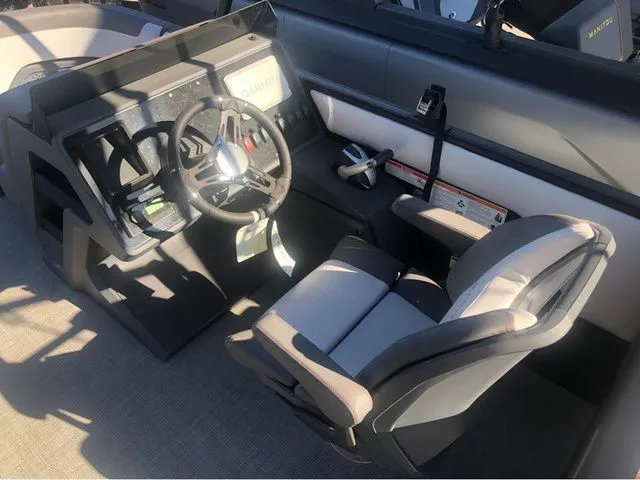 Slide: The Image of Manitou 20 CRUISE BENCH STEALTH 2025 - 5