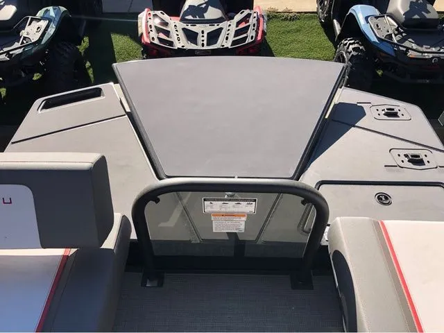 Slide: The Image of Manitou 20 CRUISE BENCH STEALTH 2025 - 6