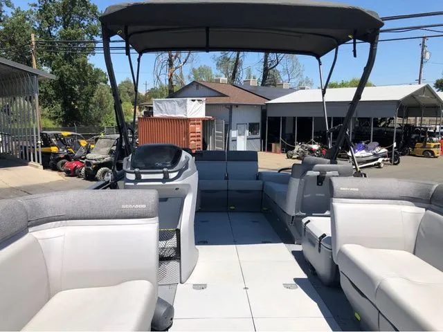 Slide: The Image of Sea-Doo SWITCH CRUISE 21 170HP 2024 - 3