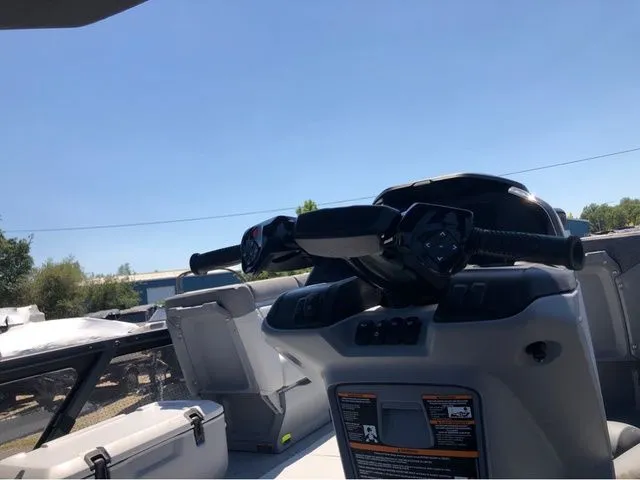 Slide: The Image of Sea-Doo SWITCH CRUISE 21 170HP 2024 - 4