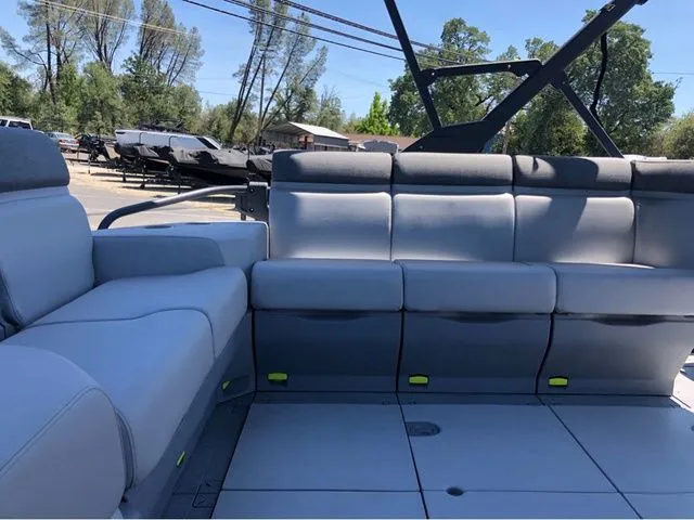 Slide: The Image of Sea-Doo SWITCH CRUISE 21 170HP 2024 - 5