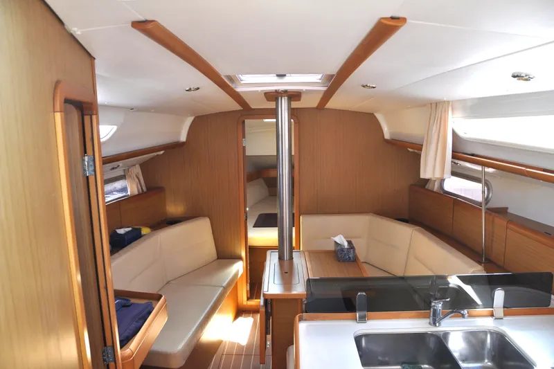 Slide: The Image of Interior of Jeanneau Sun Odyssey 36i yacht, 2010 model. - 24