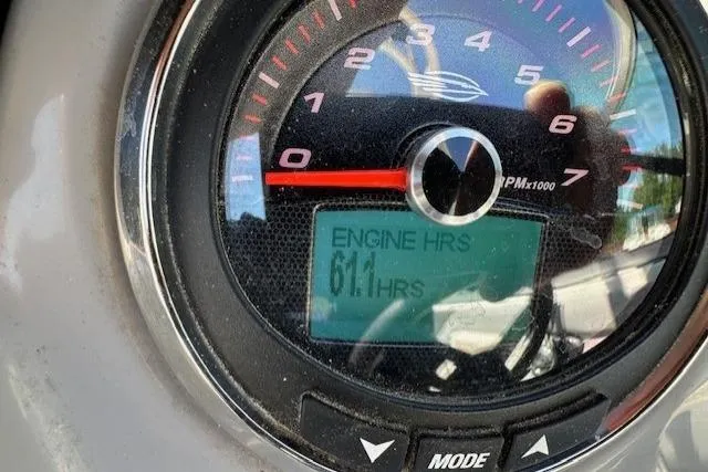 Slide: The Image of Gauge displaying 61.1 engine hours on 2023 Chaparral 23 SSi boat. - 28