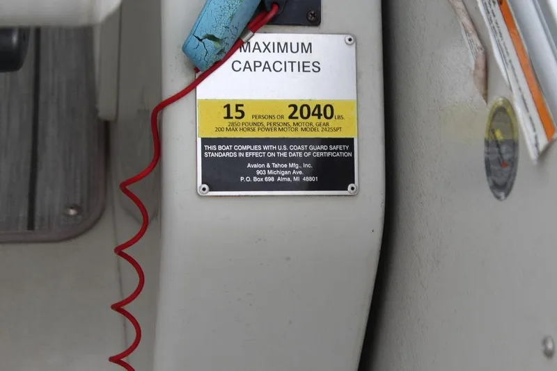 Slide: The Image of Maximum capacity label on 2020 Avalon Catalina Versatile Rear Bench 23' boat. - 28